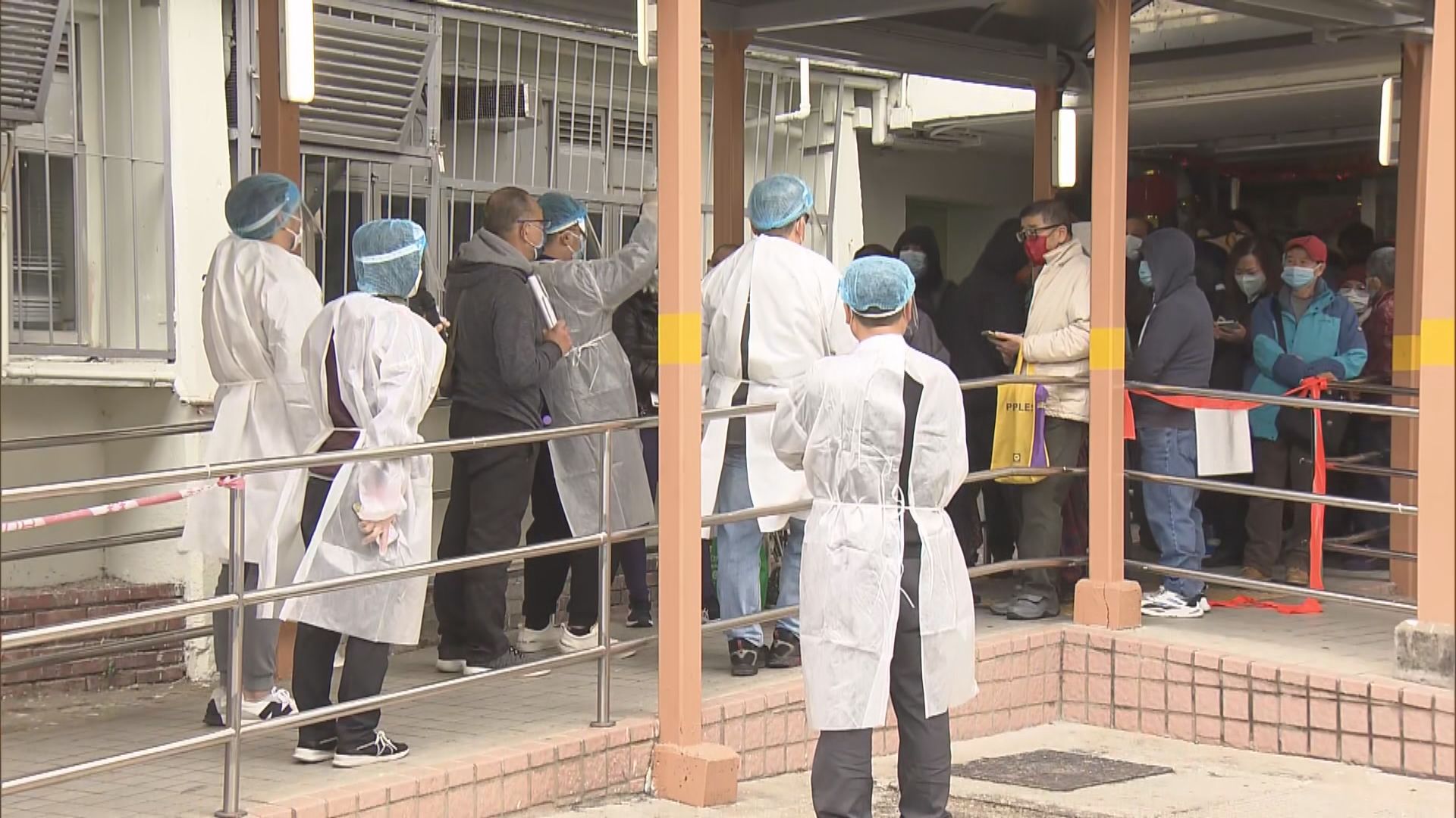 消息：大興邨興平樓圍封強檢現最少12宗初確　須延長圍封