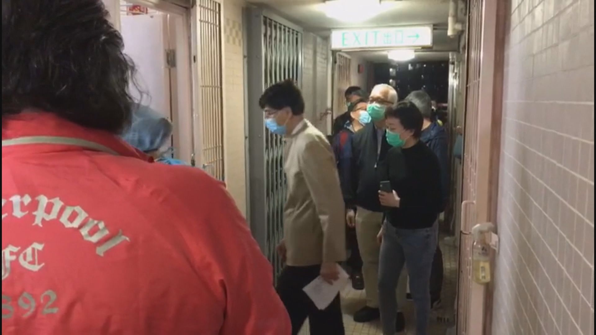 專家組晚上到富亨邨亨泰樓現場視察約一小時