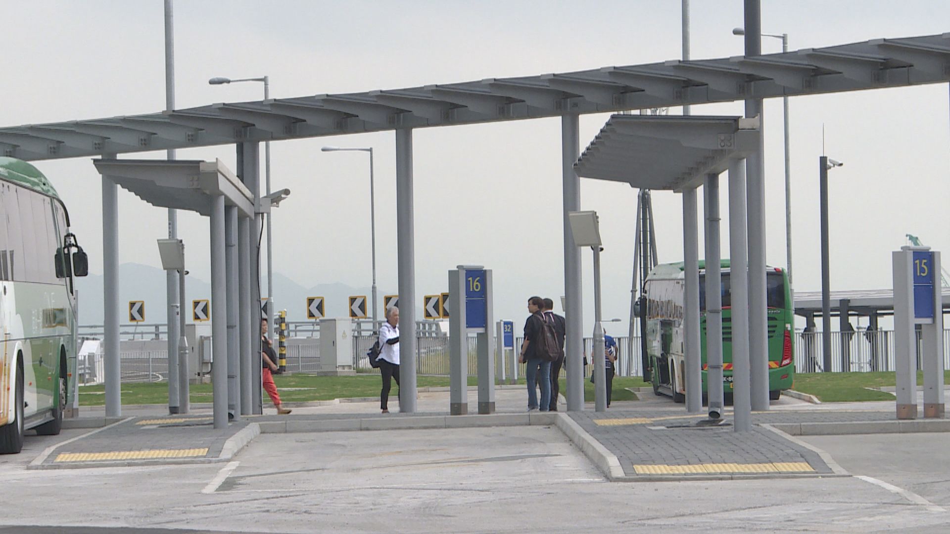 政府擬將西九站及香港口岸停車場供的士短期停泊