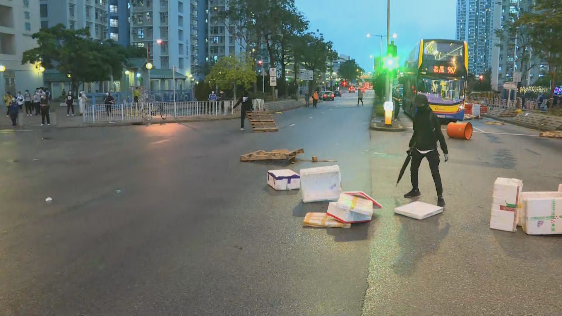 天水圍天秀路傍晚有人堵路