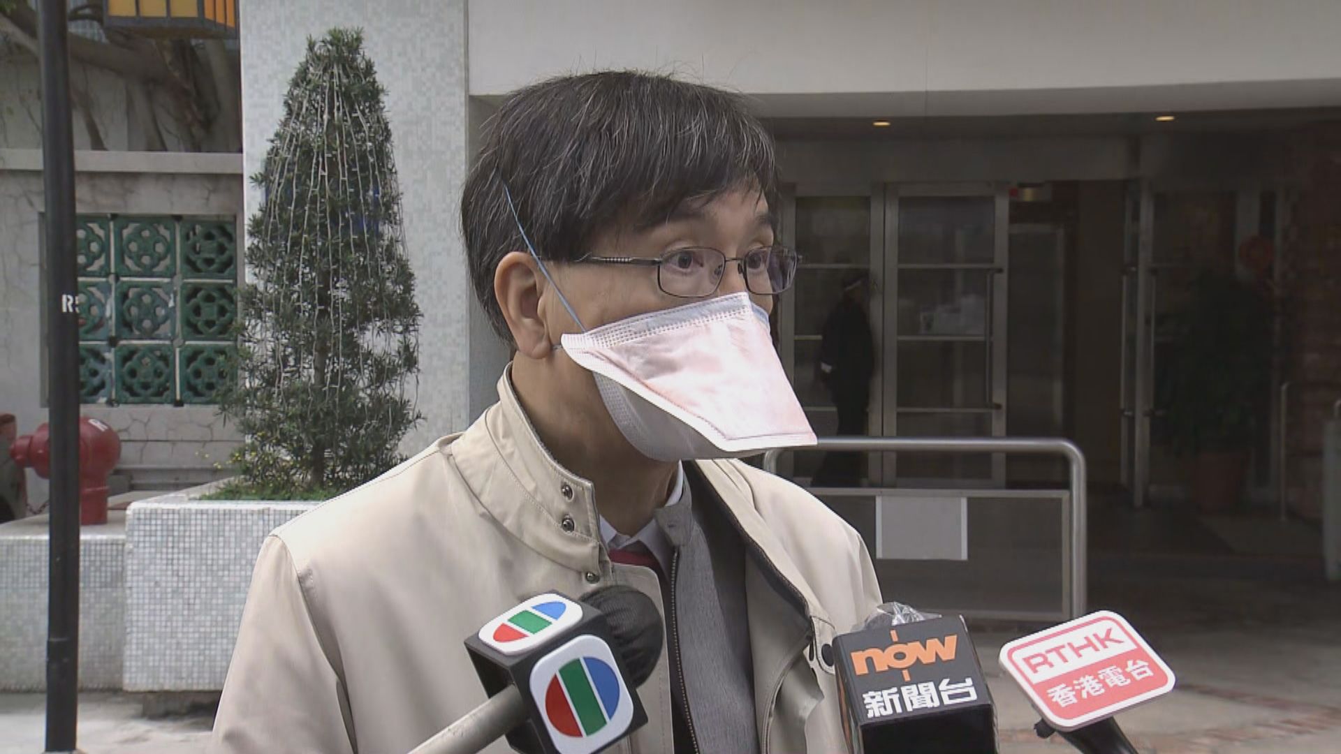 袁國勇視察綠楊新邨R座　大廈疑出現橫向及垂直傳播