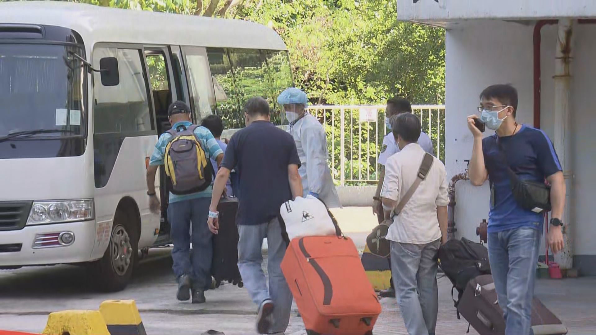 荃威花園R座居民撤離赴隔離營檢疫　有年長居民不適