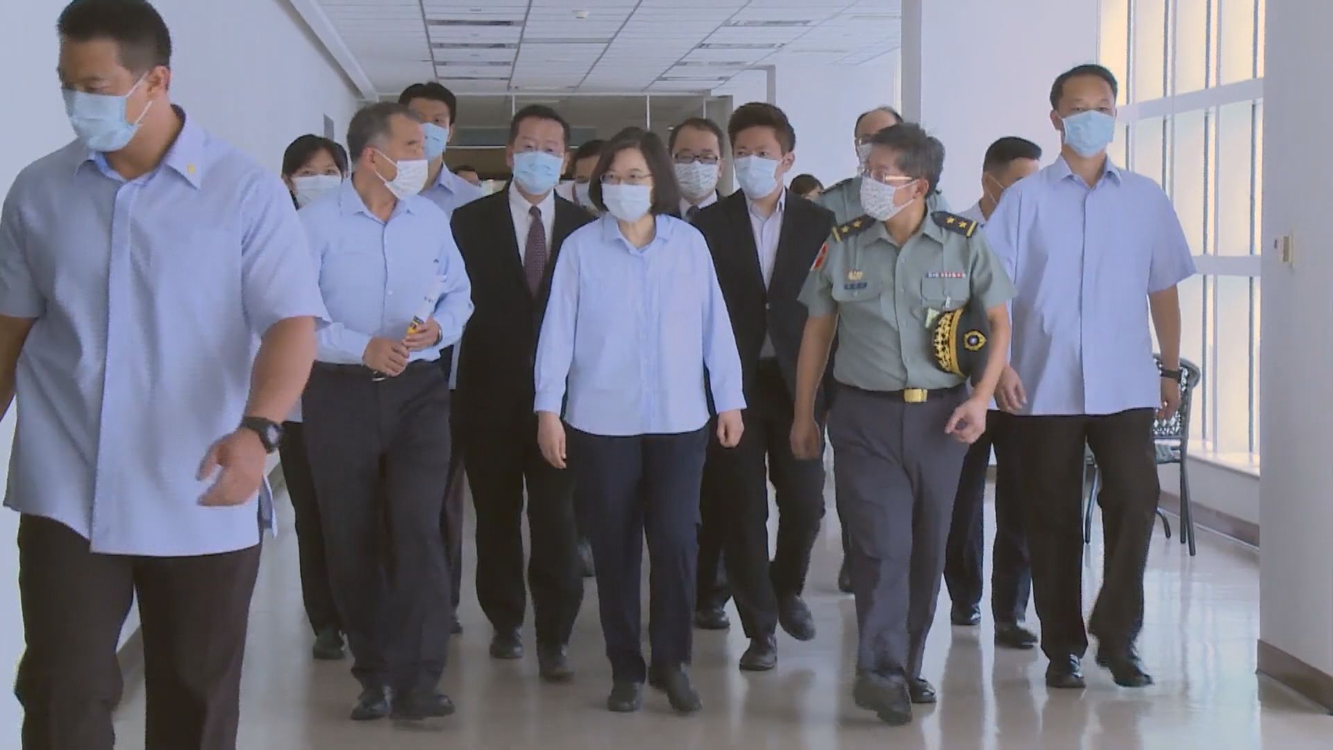 蔡英文視察軍方疫情指揮中心　要求軍方全面配合防疫