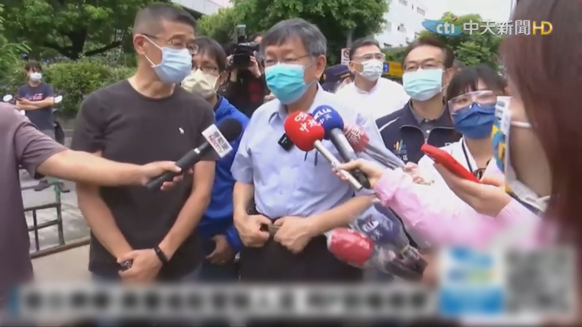 台灣再增逾340宗確診　台北派警員管制市場人流