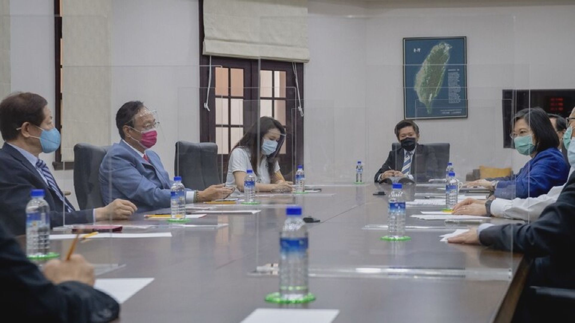 蔡英文晤郭台銘等人　就疫苗採購達成共識