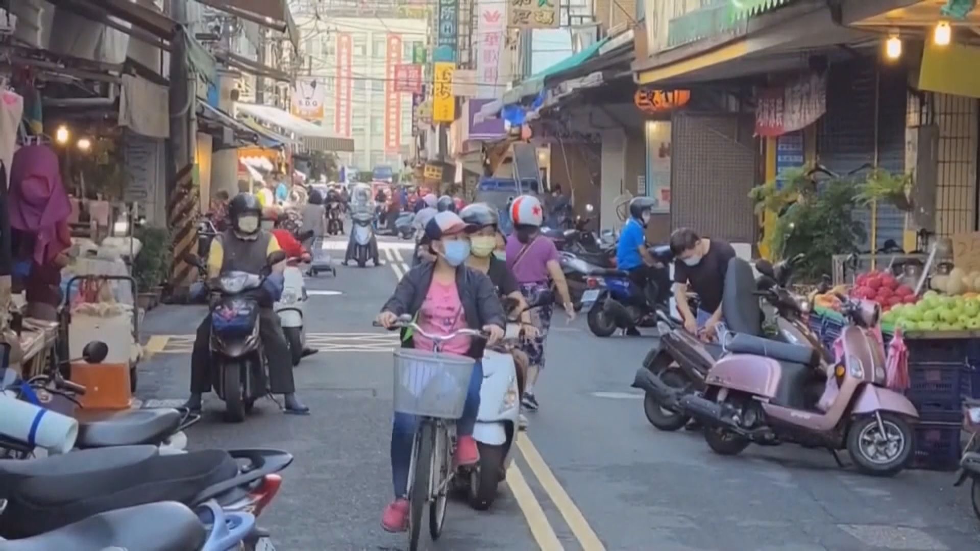 台灣新增逾四萬宗新冠本土確診