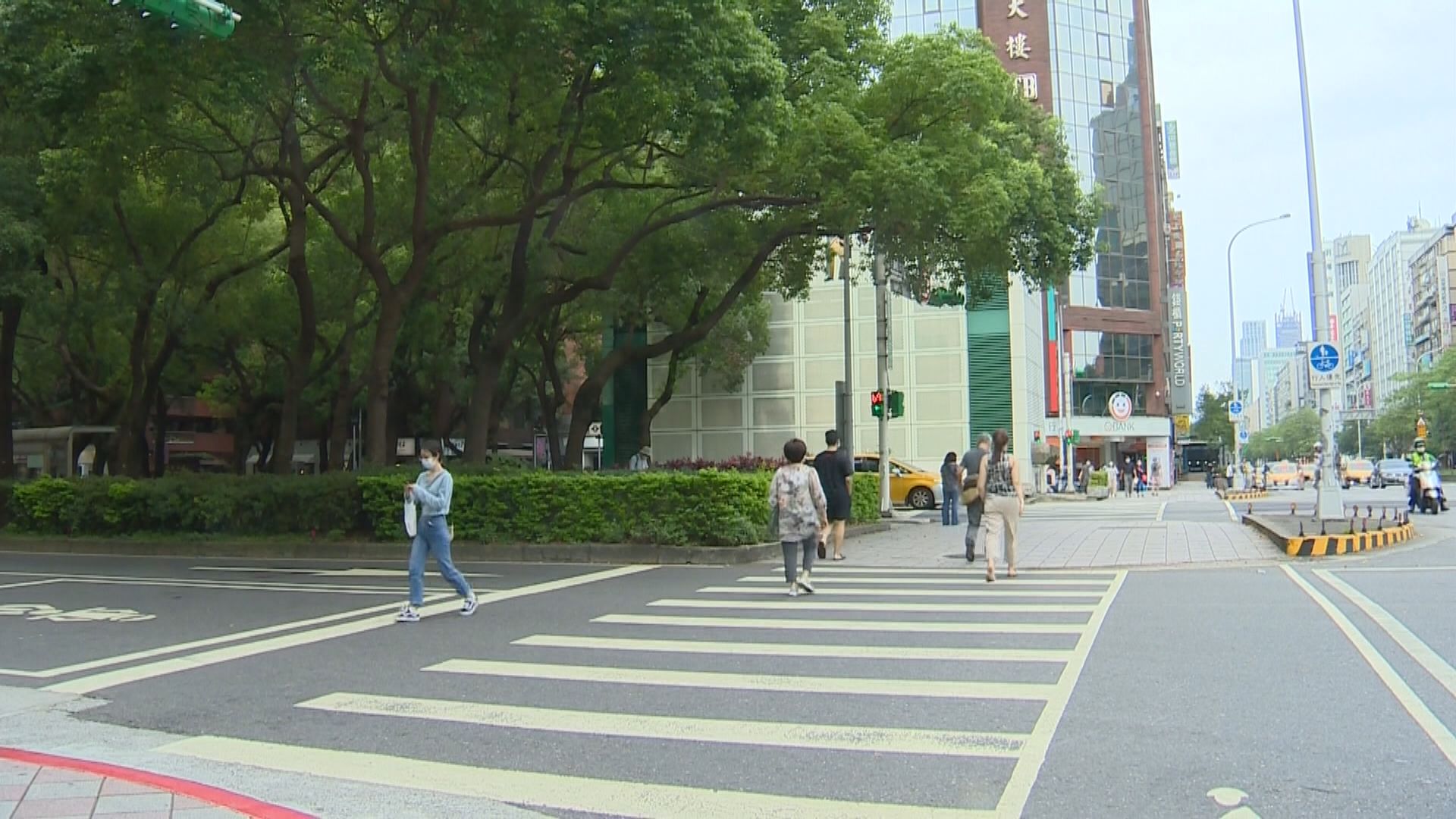 台灣新增15206宗新冠病毒本土確診個案