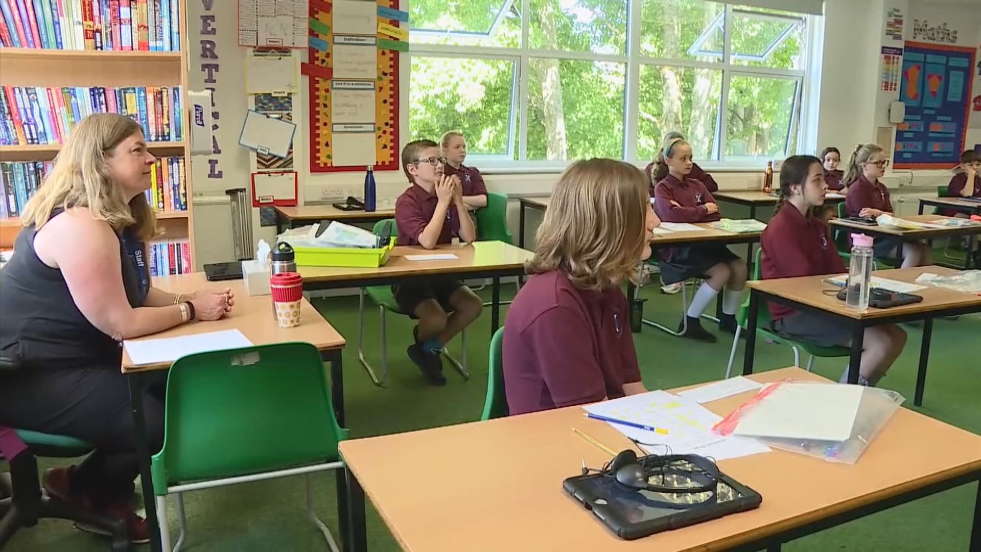 英國衞生顧問稱應讓學童重返校園