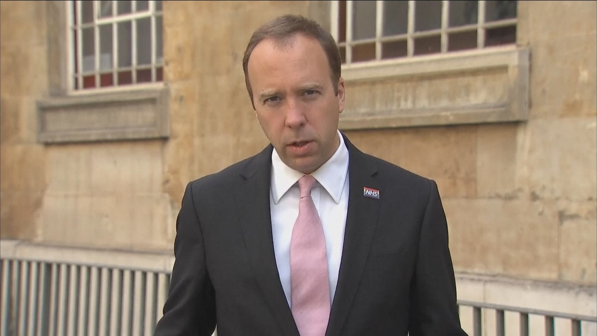 英國衞生大臣警告或因應疫情再度封城