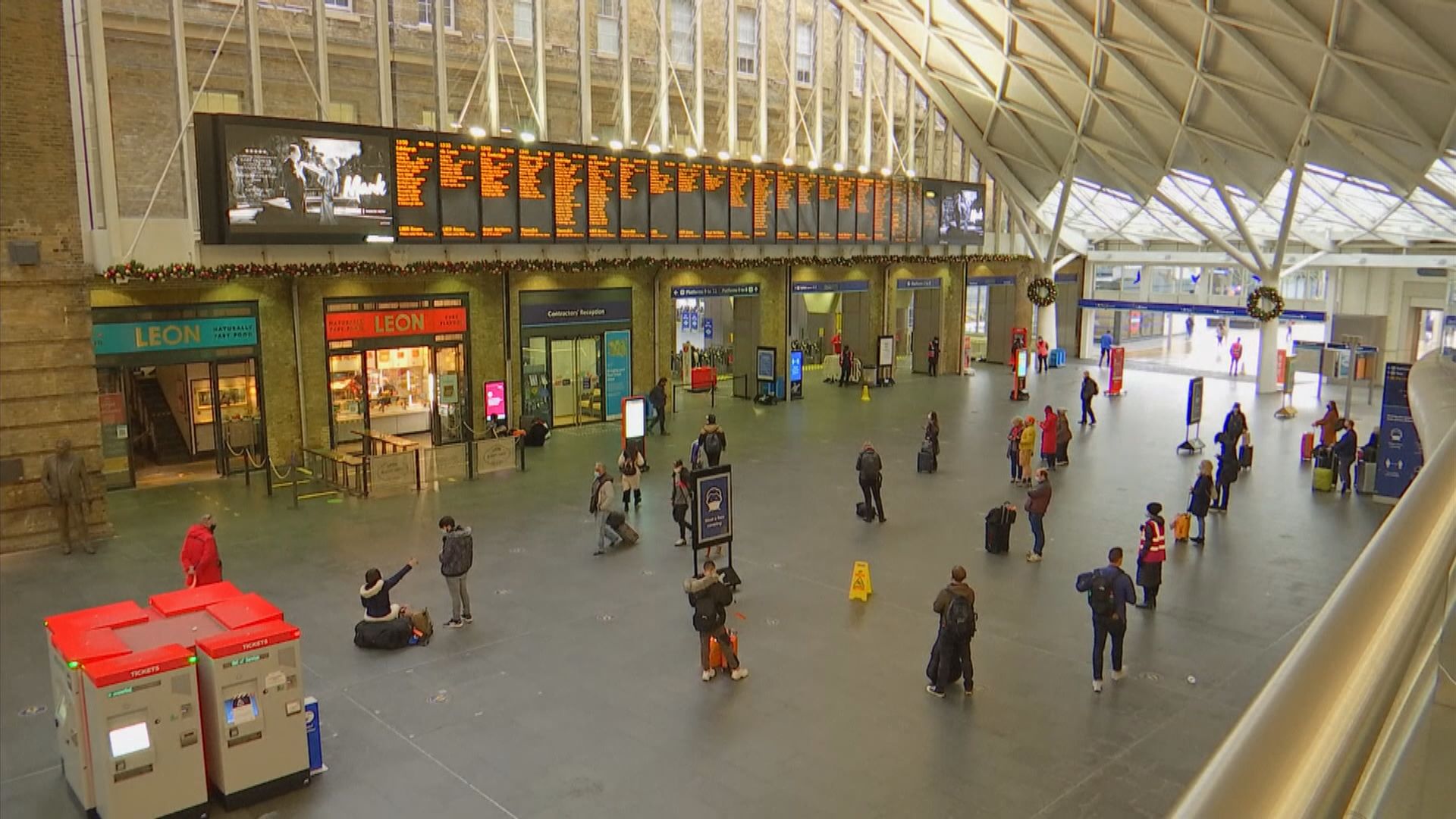 英國確診個案持續急升　專家警告或須全國封城抗疫