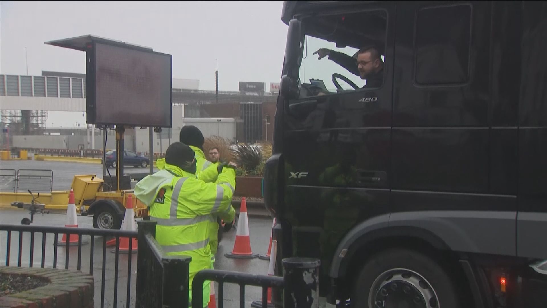 英國游說法國重開邊境　據報安排貨車司機病毒檢測