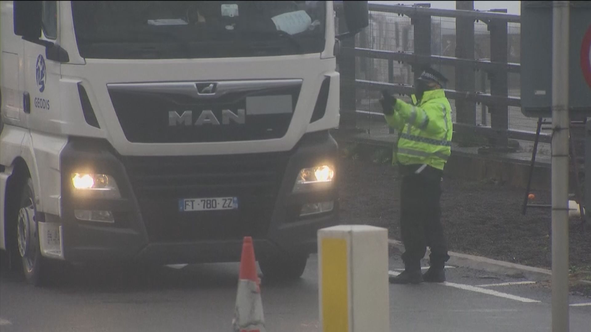 禁英國貨車入境兩天　據報法國重開英法邊境讓公民回國