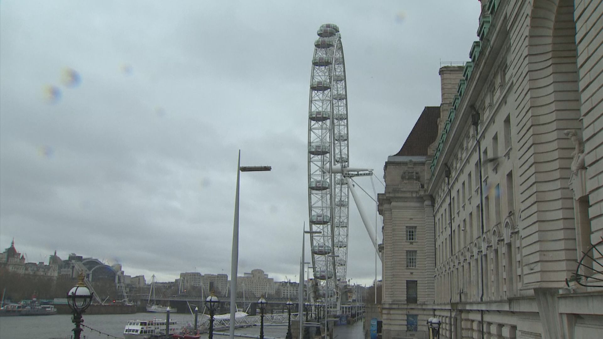 英國首次單日逾六萬人確診新冠病毒