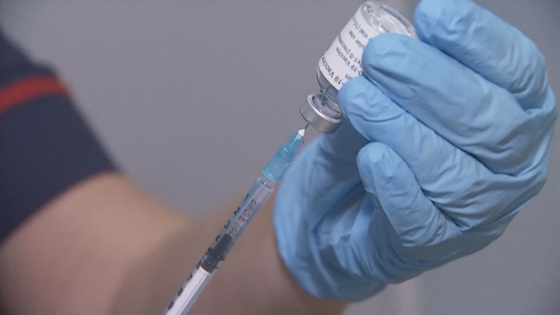 英國衞生大臣冀秋季前成年人全民接種疫苗