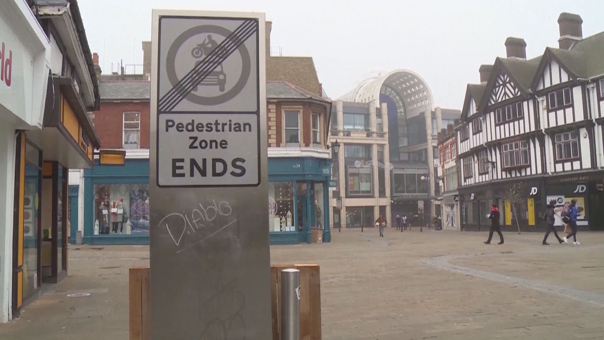 英國疫情持續嚴峻　死亡人數迫近十萬