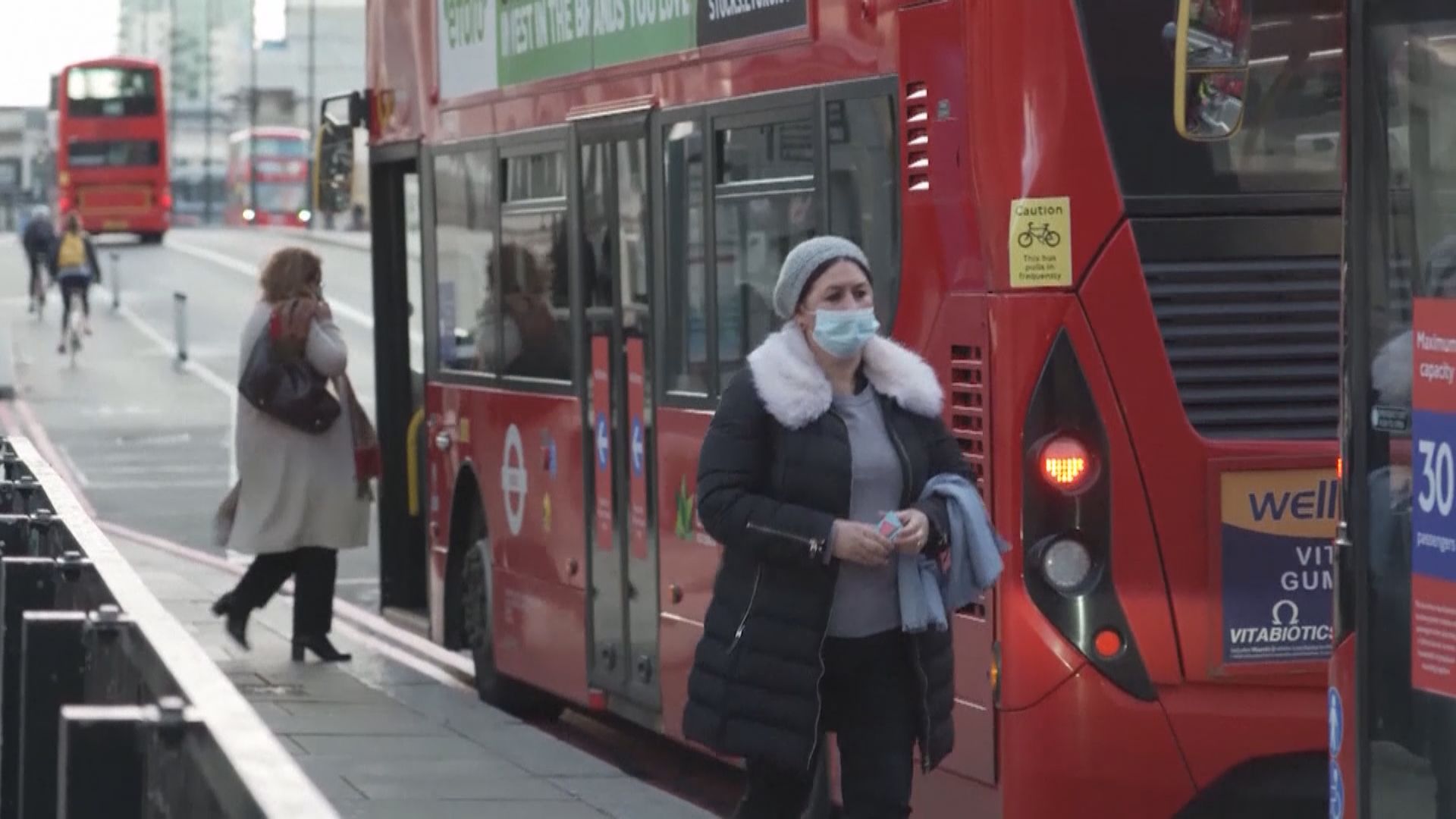 英國至今逾10萬人死於新冠病毒　約翰遜：現非解除封城令之時