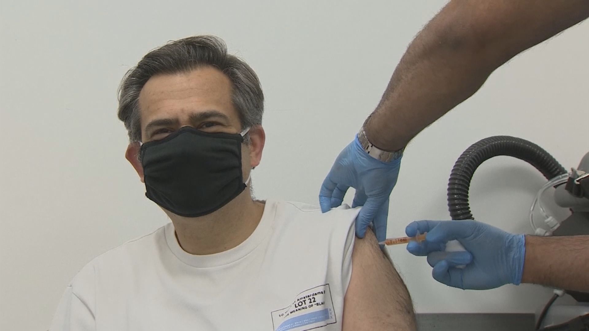 英國衞生大臣：致力七月底前為所有成年人接種新冠疫苗