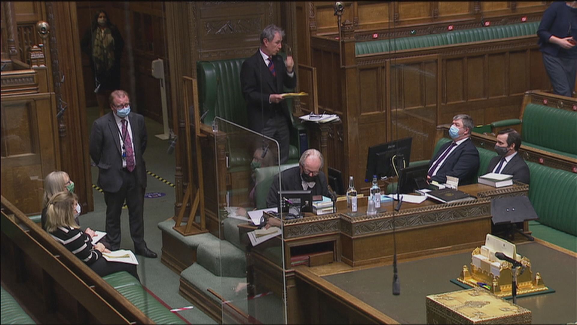 英國國會通過延長抗疫緊急措施半年