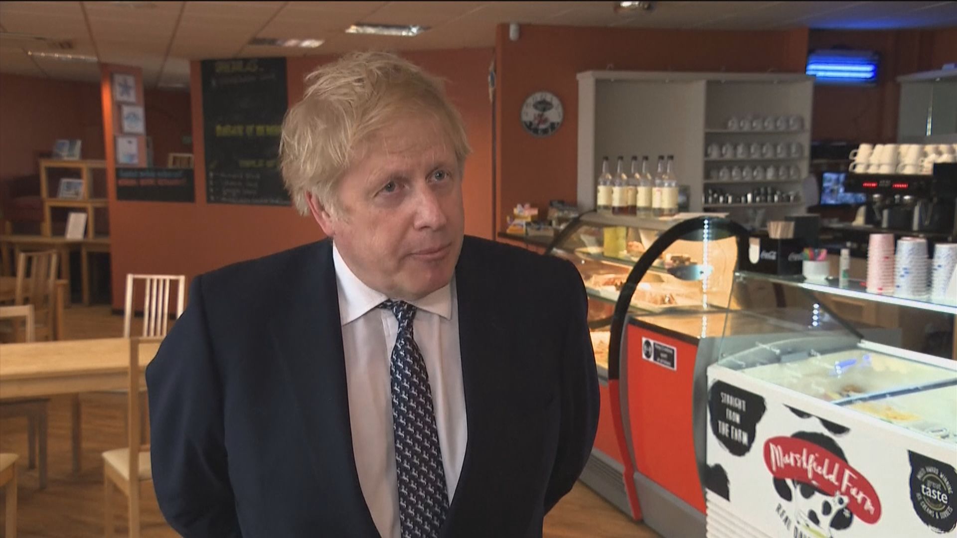 英揆約翰遜料下月底可取消保持一米社交距離規定