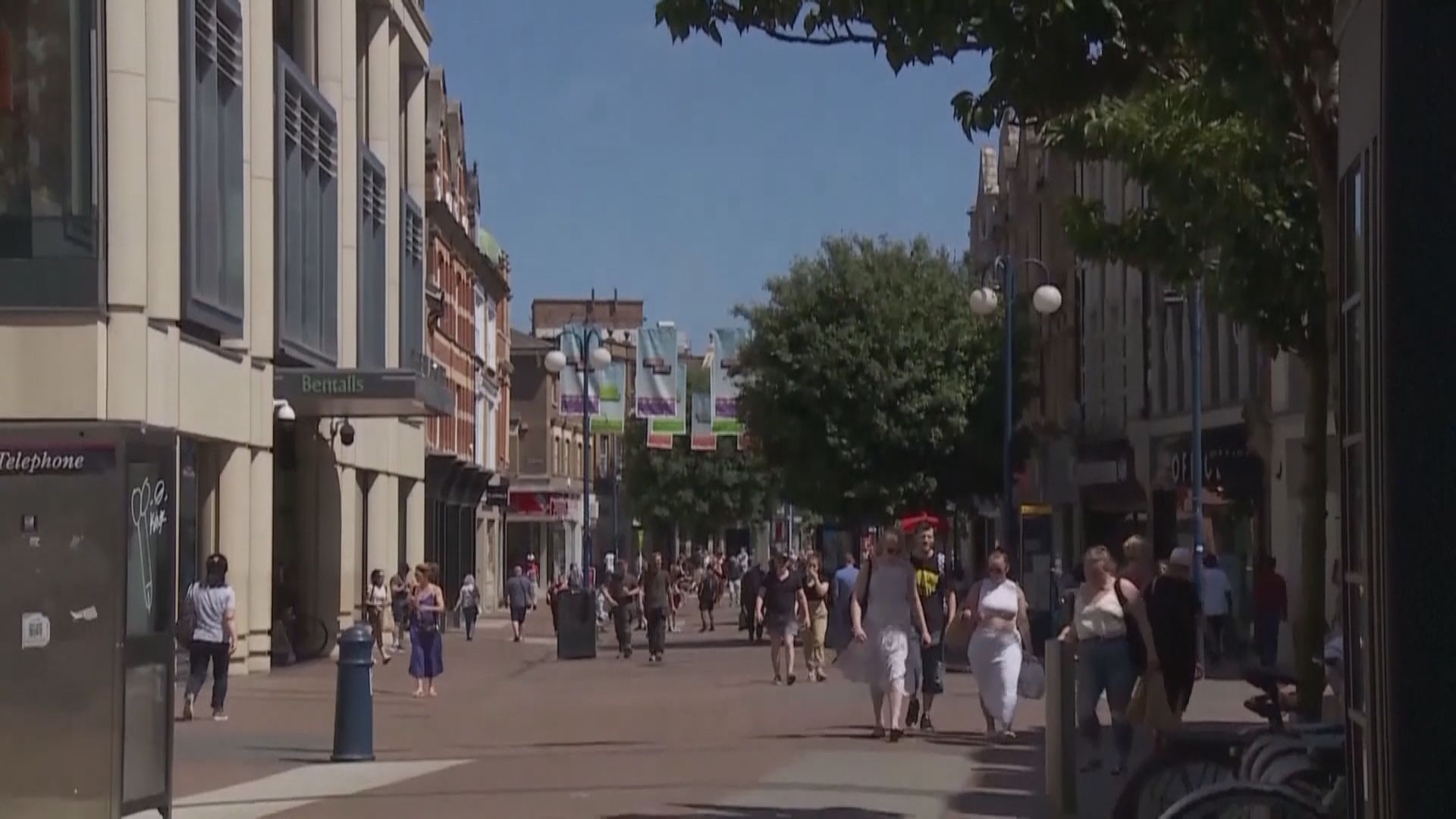 英國疫情反彈　單日新增逾1.8萬宗確診個案