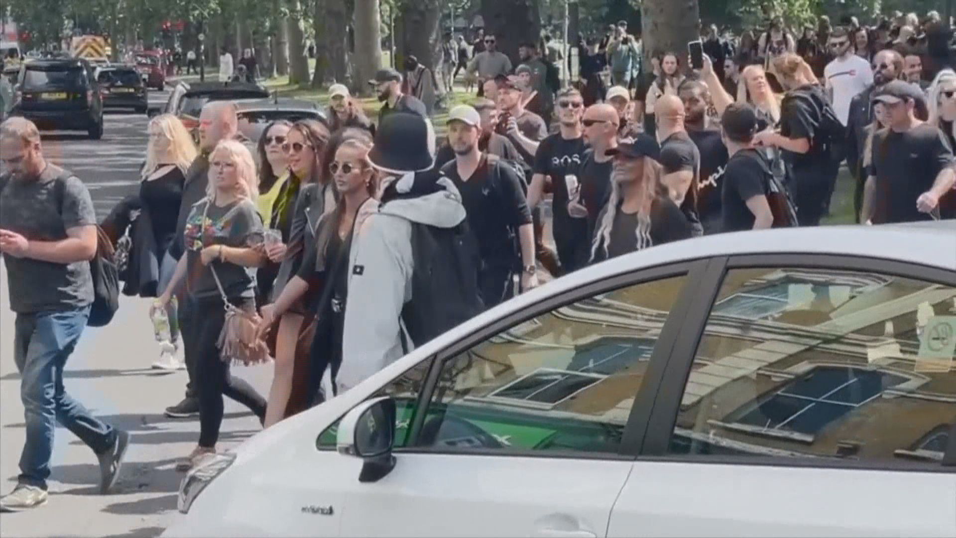 英國有示威者不滿政府防疫措施一度與警方衝突