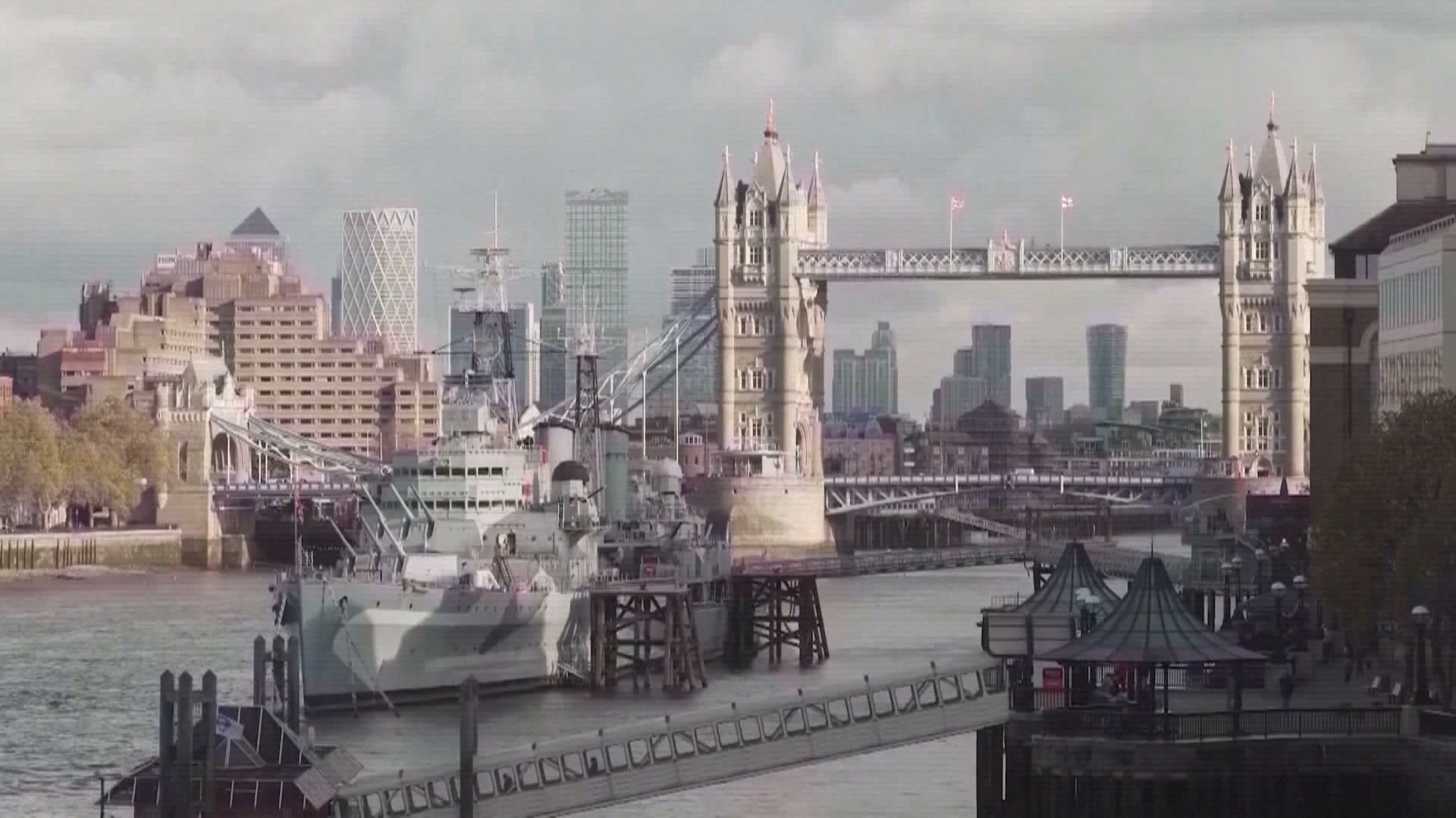 英國政府將縮短新冠病毒確診者隔離期至五日