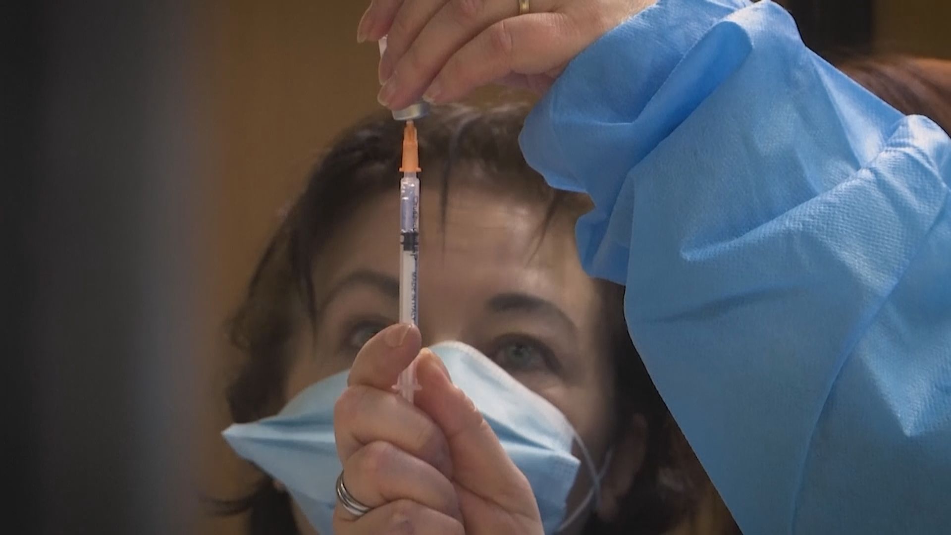 英國冀至春季為數千萬人接種疫苗