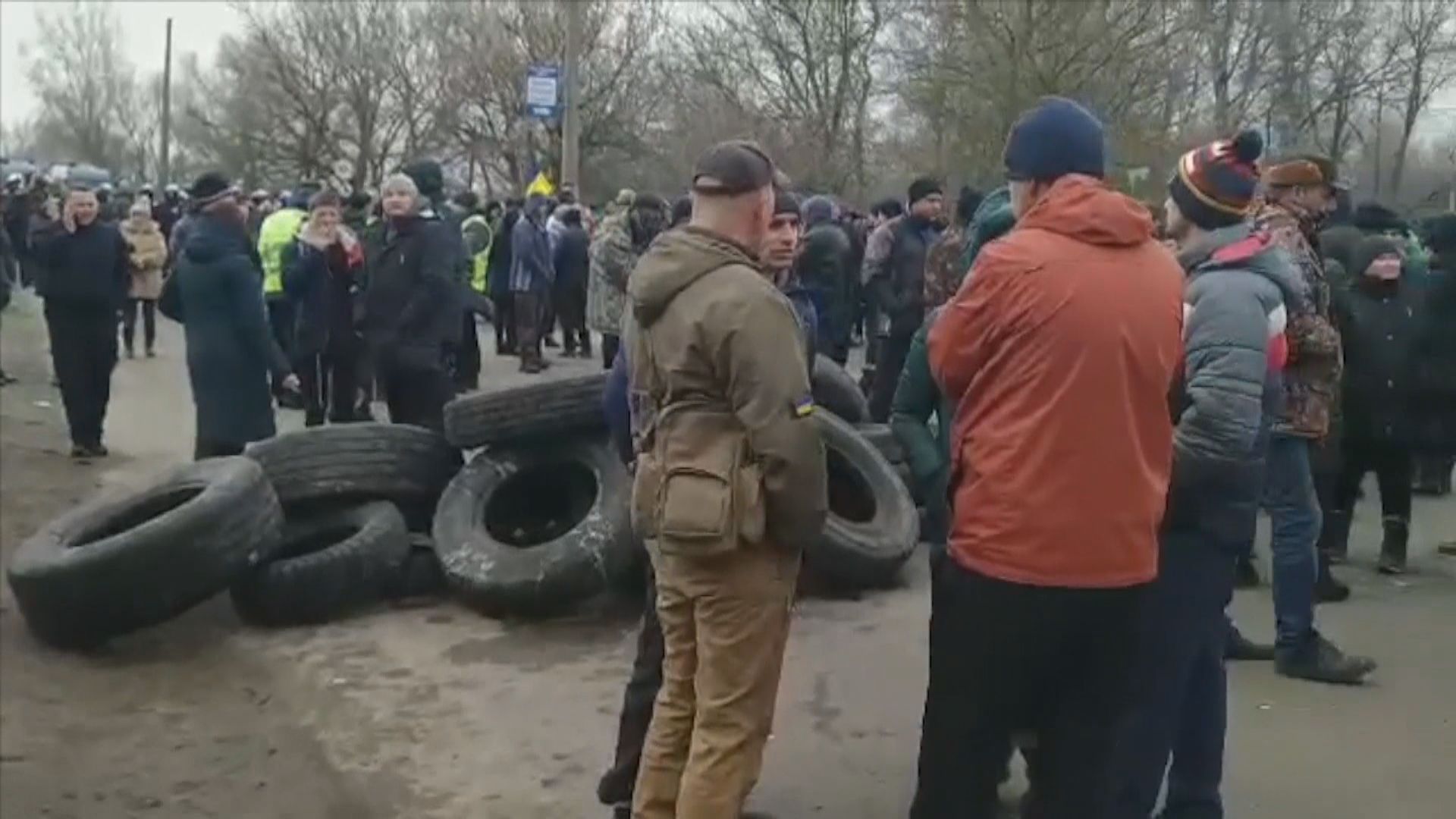 烏克蘭民眾反對撤僑入住療養院爆衝突