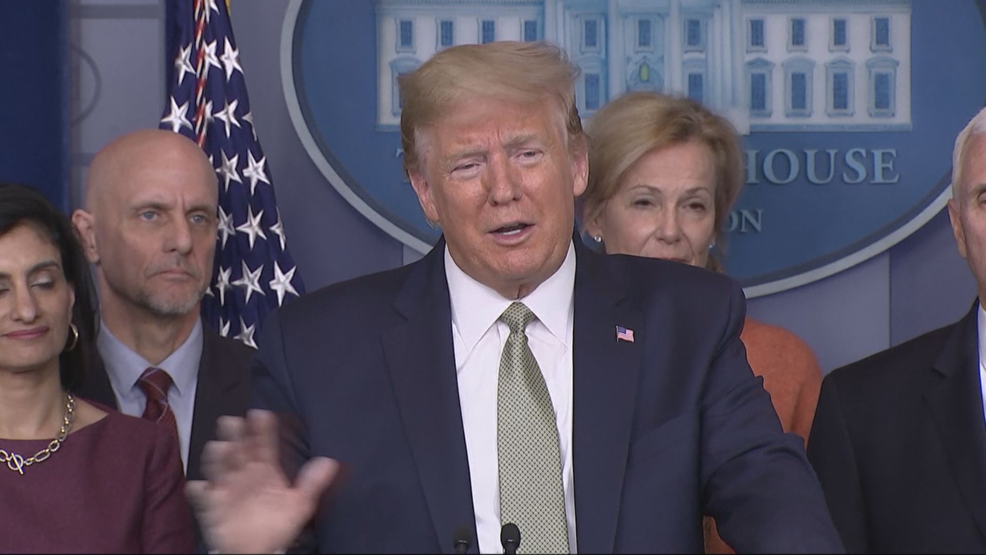 特朗普促民眾跟隨指引保持社交距離