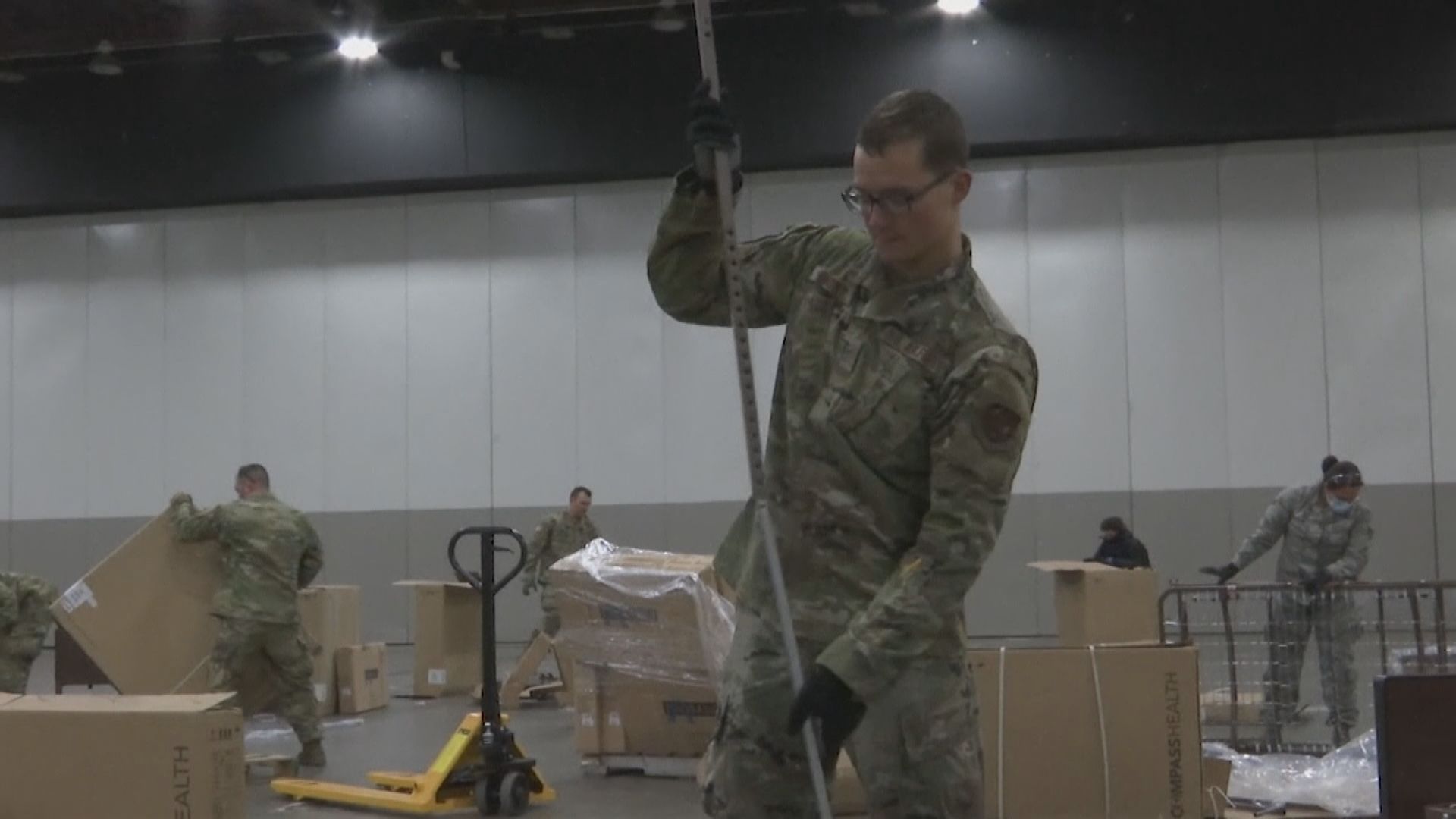 路透社引述美國防部官員指當局正採購10萬個屍袋