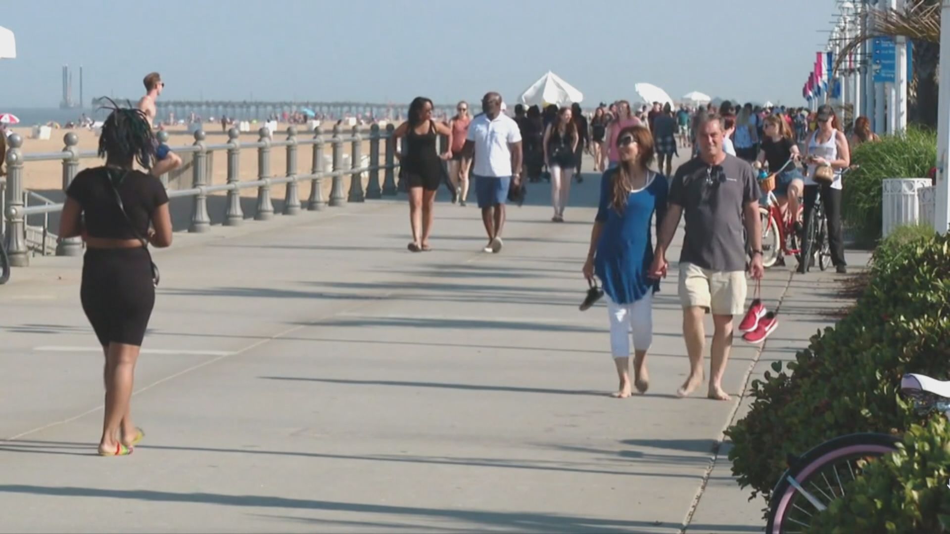 美國整體疫情緩和　長假期各地出現人潮