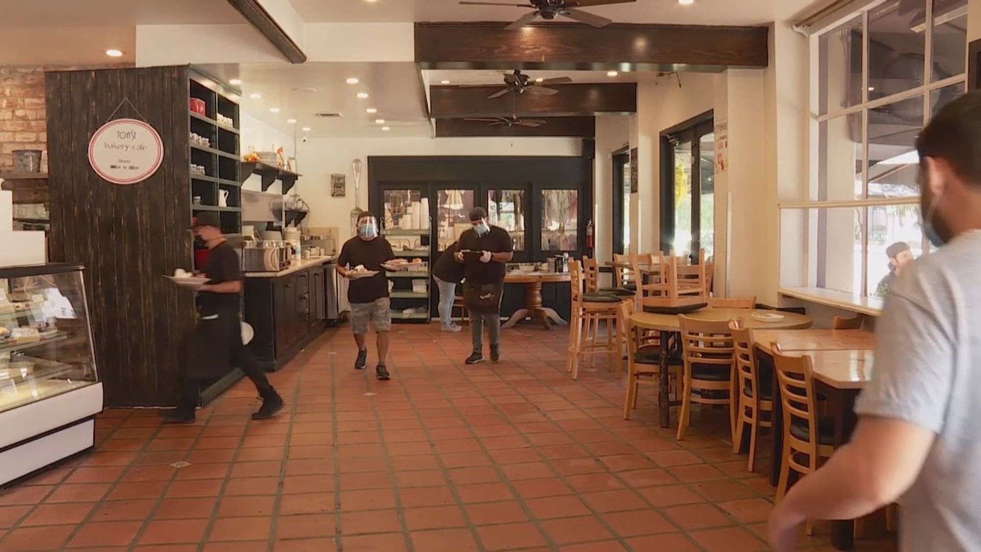 美國加州和得州單日新增確診個案逾兩萬宗