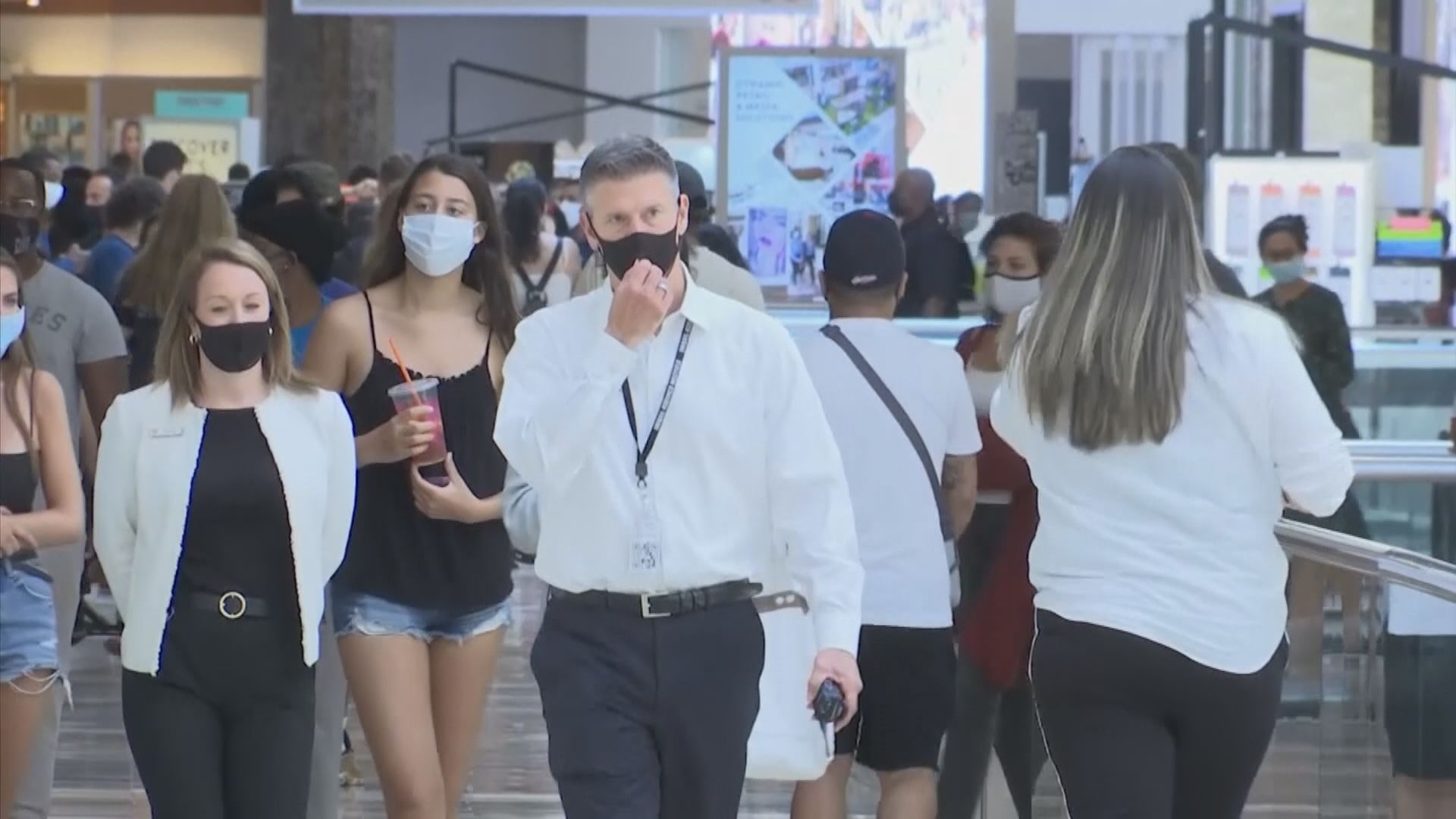 特朗普籲無法保持社交距離時應戴口罩