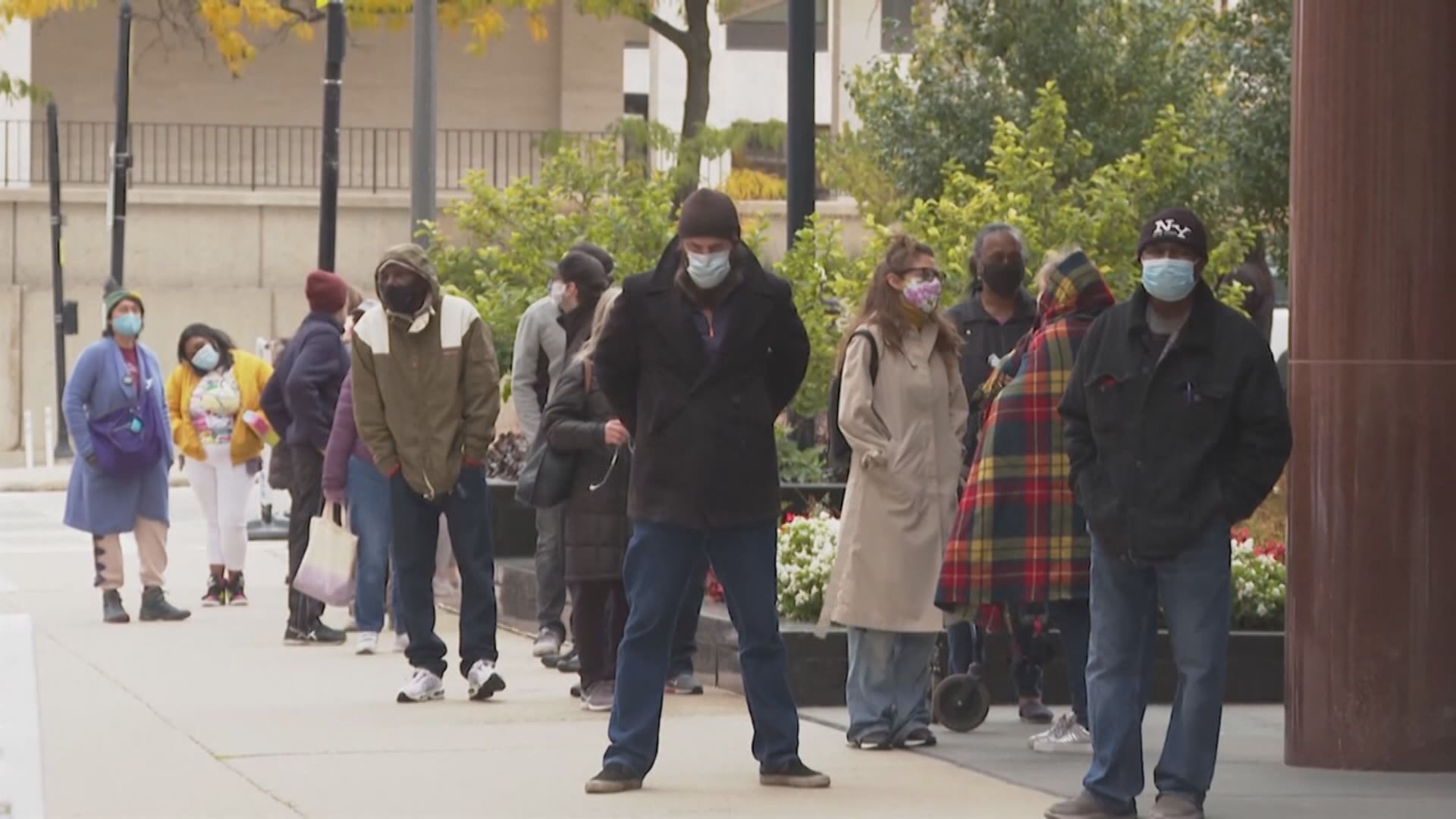 美國疫情持續惡化　多州加強防疫措施