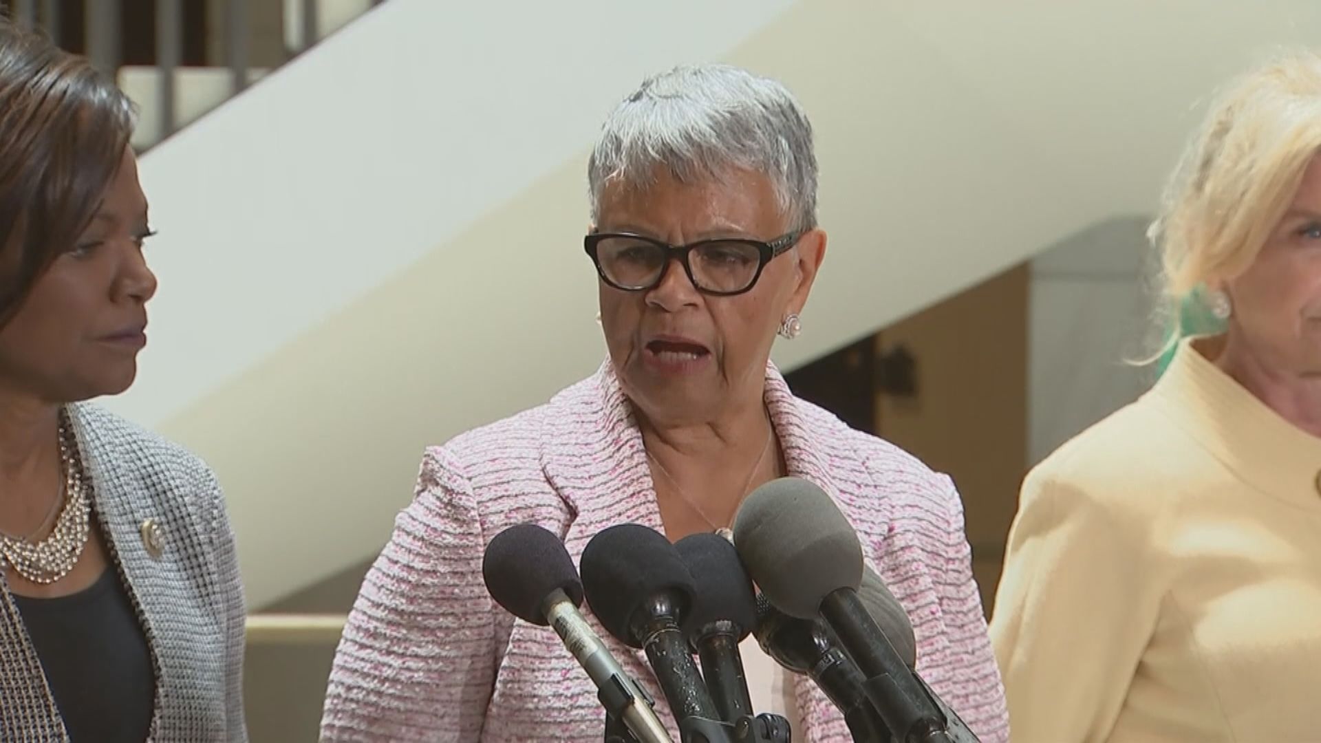 美眾議員確診感染新冠病毒　疑衝擊國會當日受感染