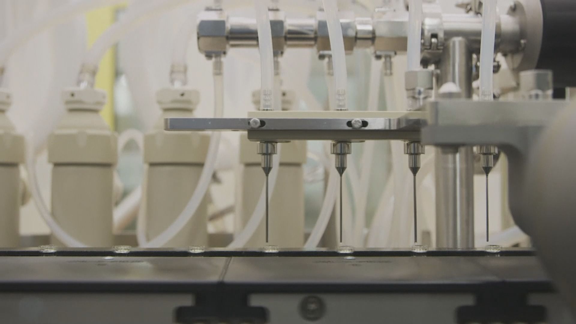 美國冀新冠疫苗明年4月前可供全民接種