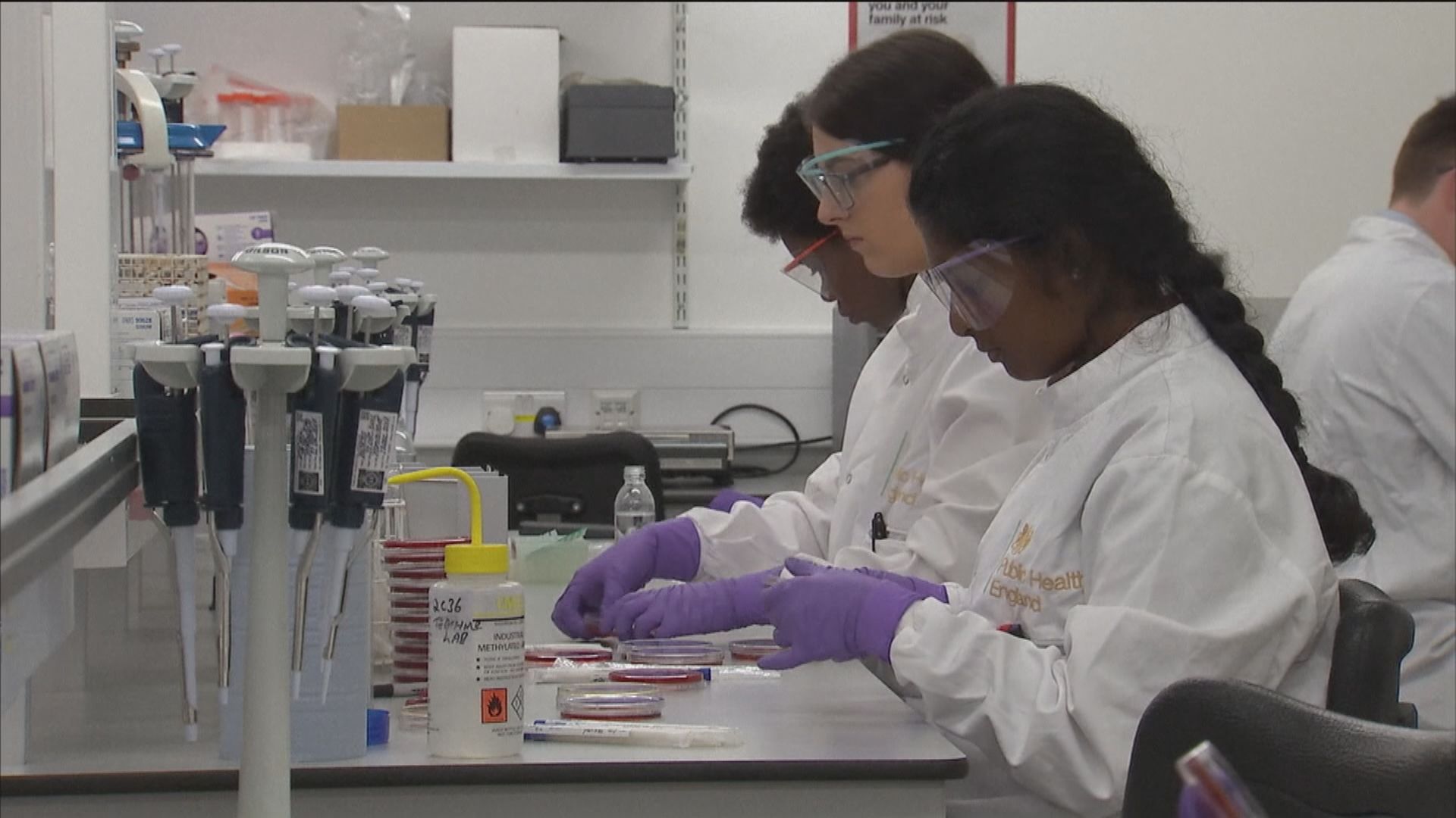 英國新型冠狀病毒疫苗有效率為七成