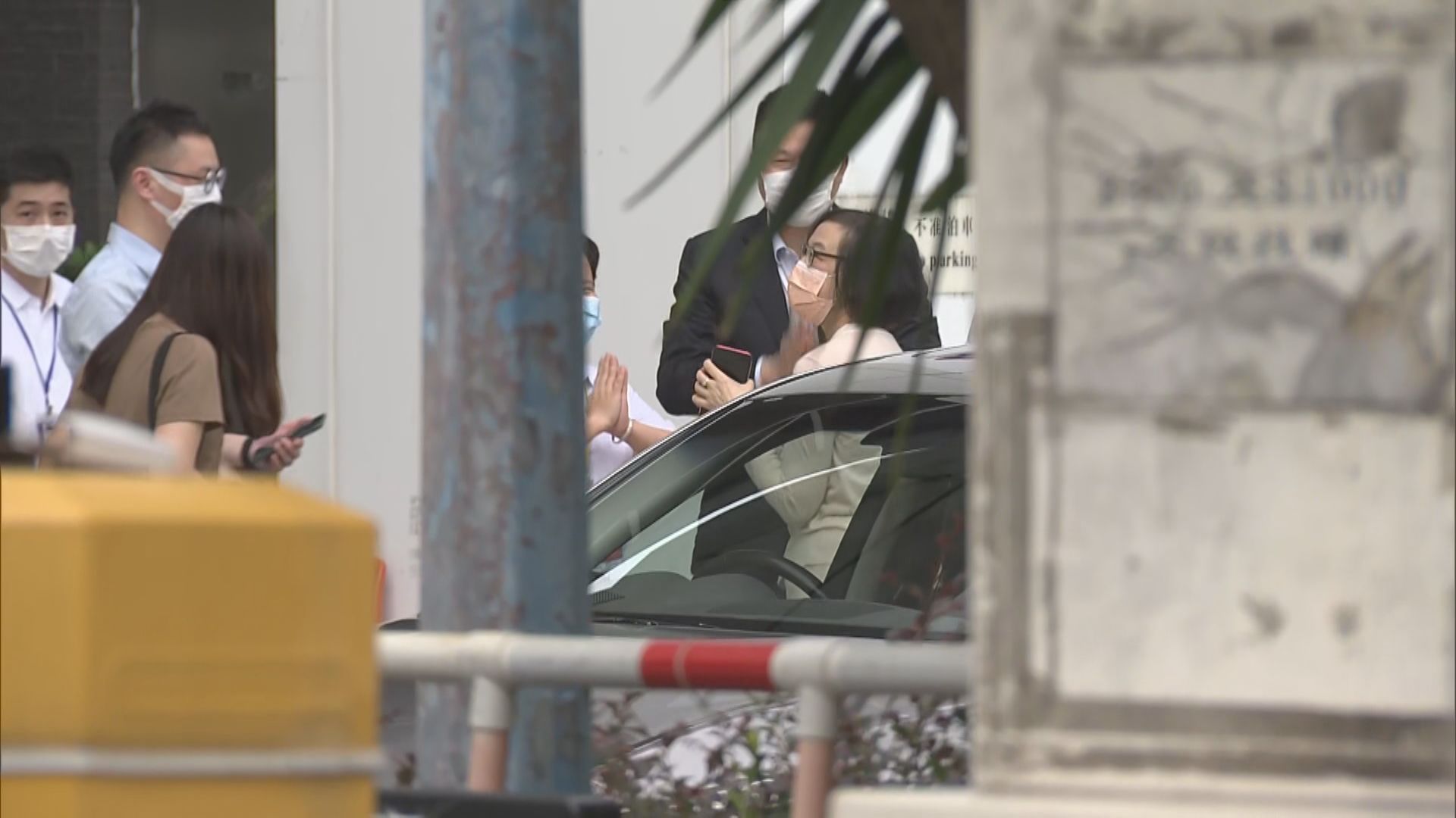 陳肇始與專家顧問團隊到訪臨時氣膜實驗室