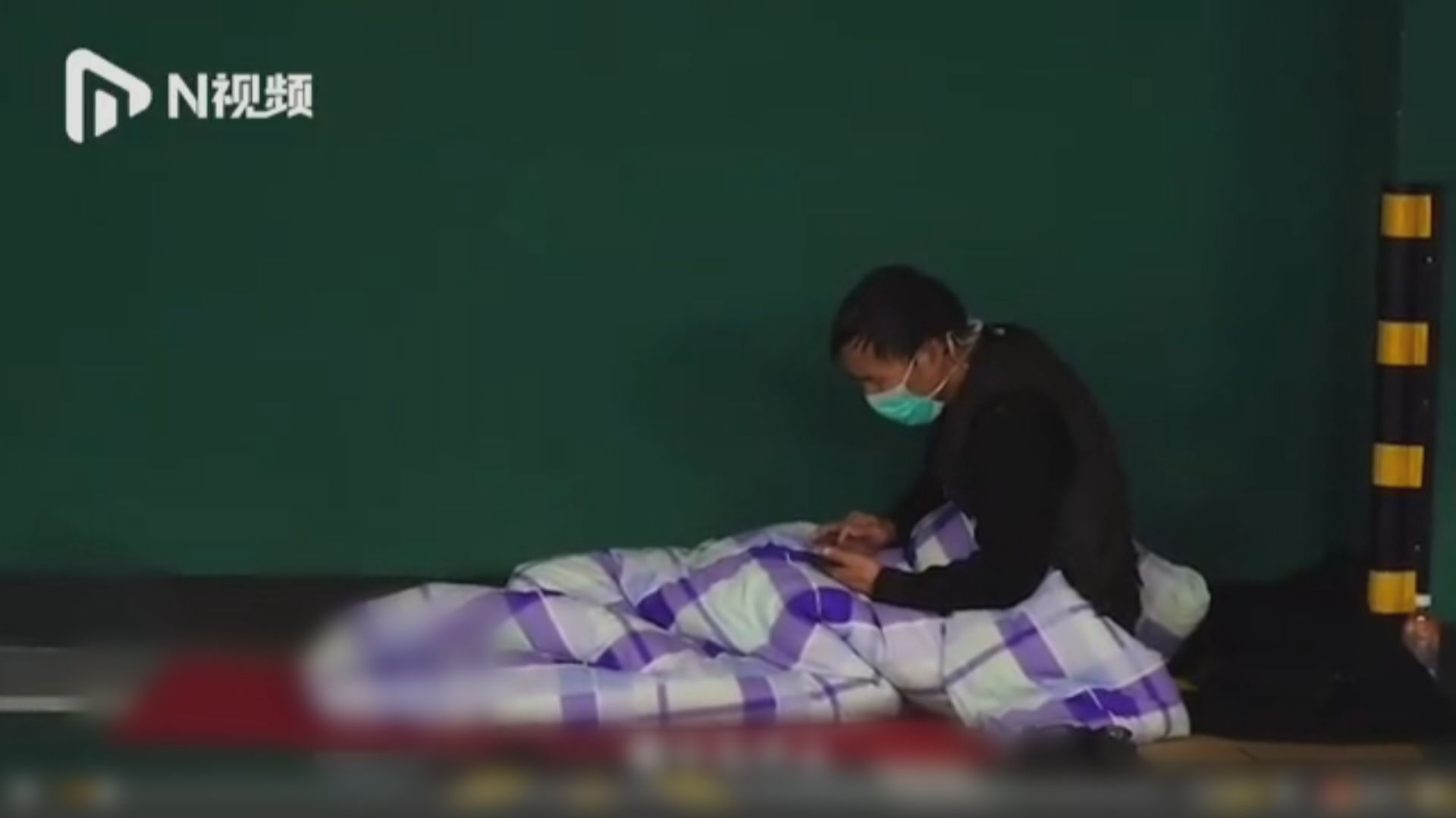 湖北各地加緊封閉管理　有人被迫露宿街頭