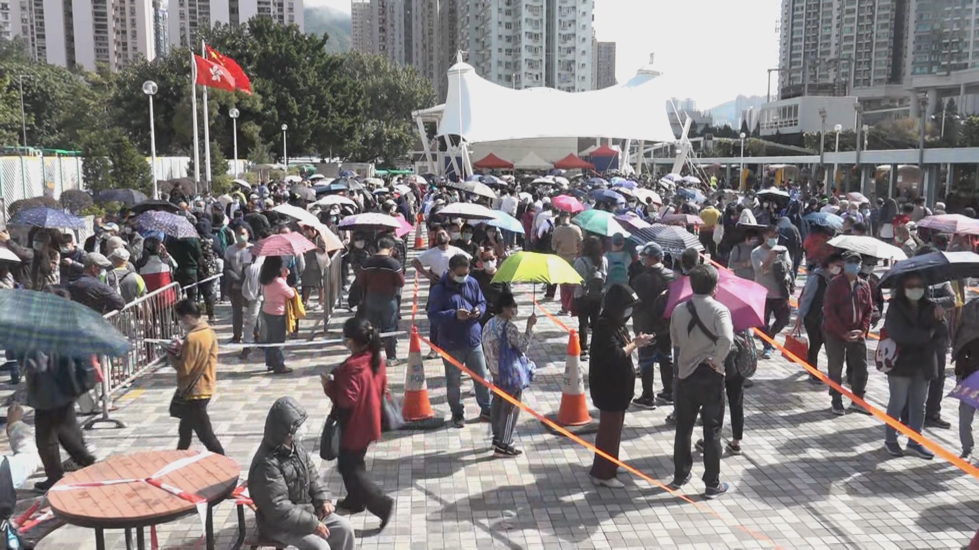 黃大仙廣場流動檢測站大排長龍