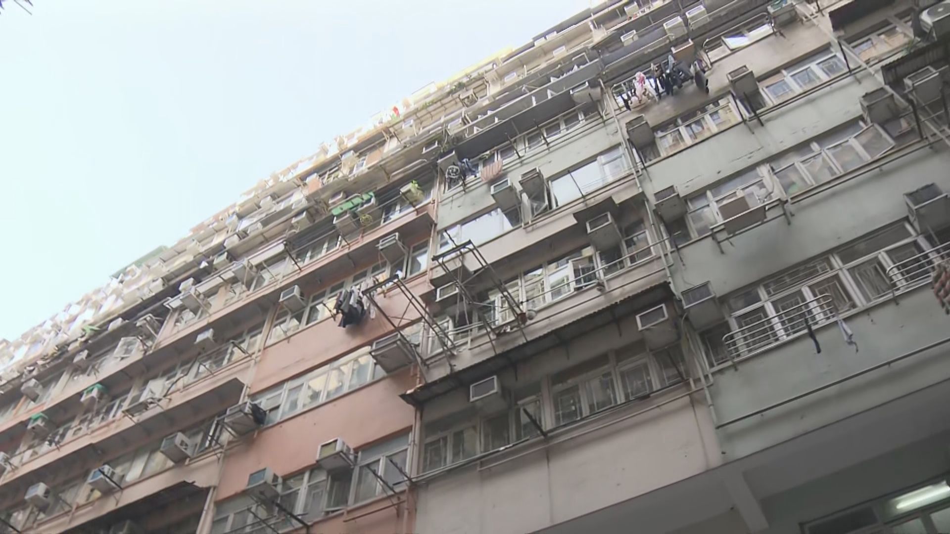 袁國勇：東發大廈C座6和7號室共用天井疑垂直傳播