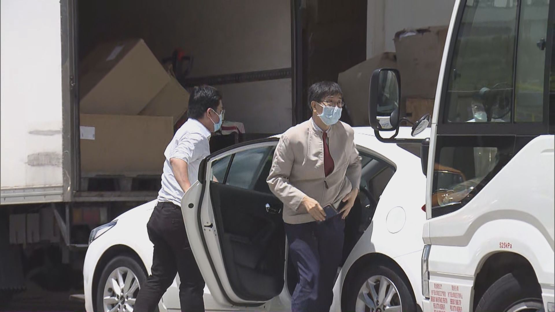 袁國勇視察華大基因及安球醫學化驗所實驗室