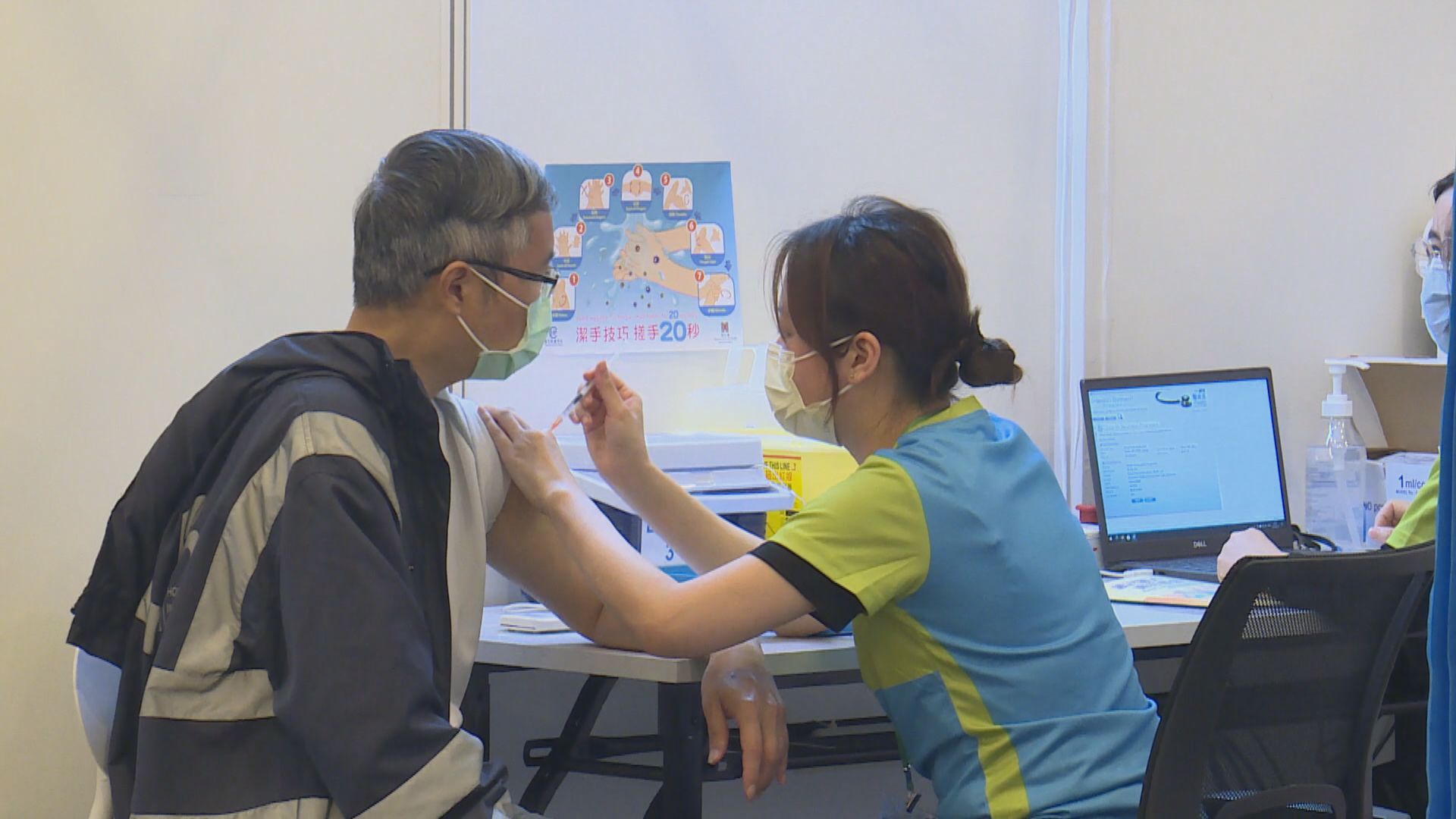 袁國勇籲打疫苗　指七成接種率仍不足夠