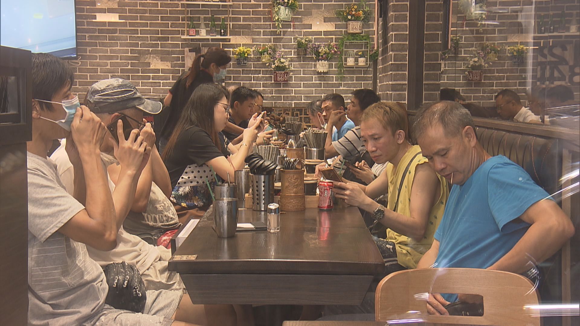 袁國勇：若市民防疫意志仍鬆懈　政府需考慮嚴厲措施