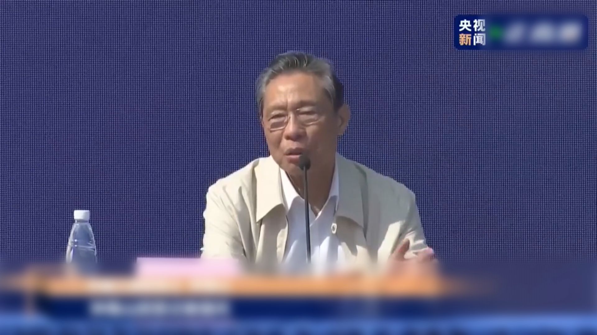 鍾南山 : 香港疫情仍未能解決本地個案問題