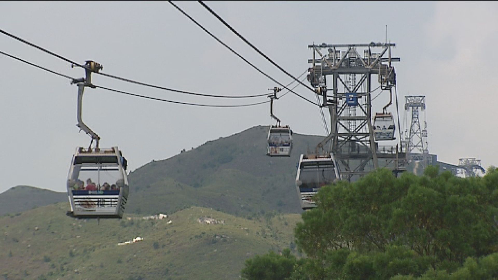 港珠澳大橋通車　昂坪360旅客增