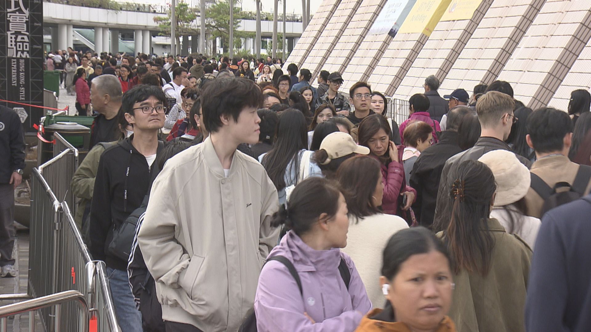 新年假期約95萬人次旅客訪港　升四成