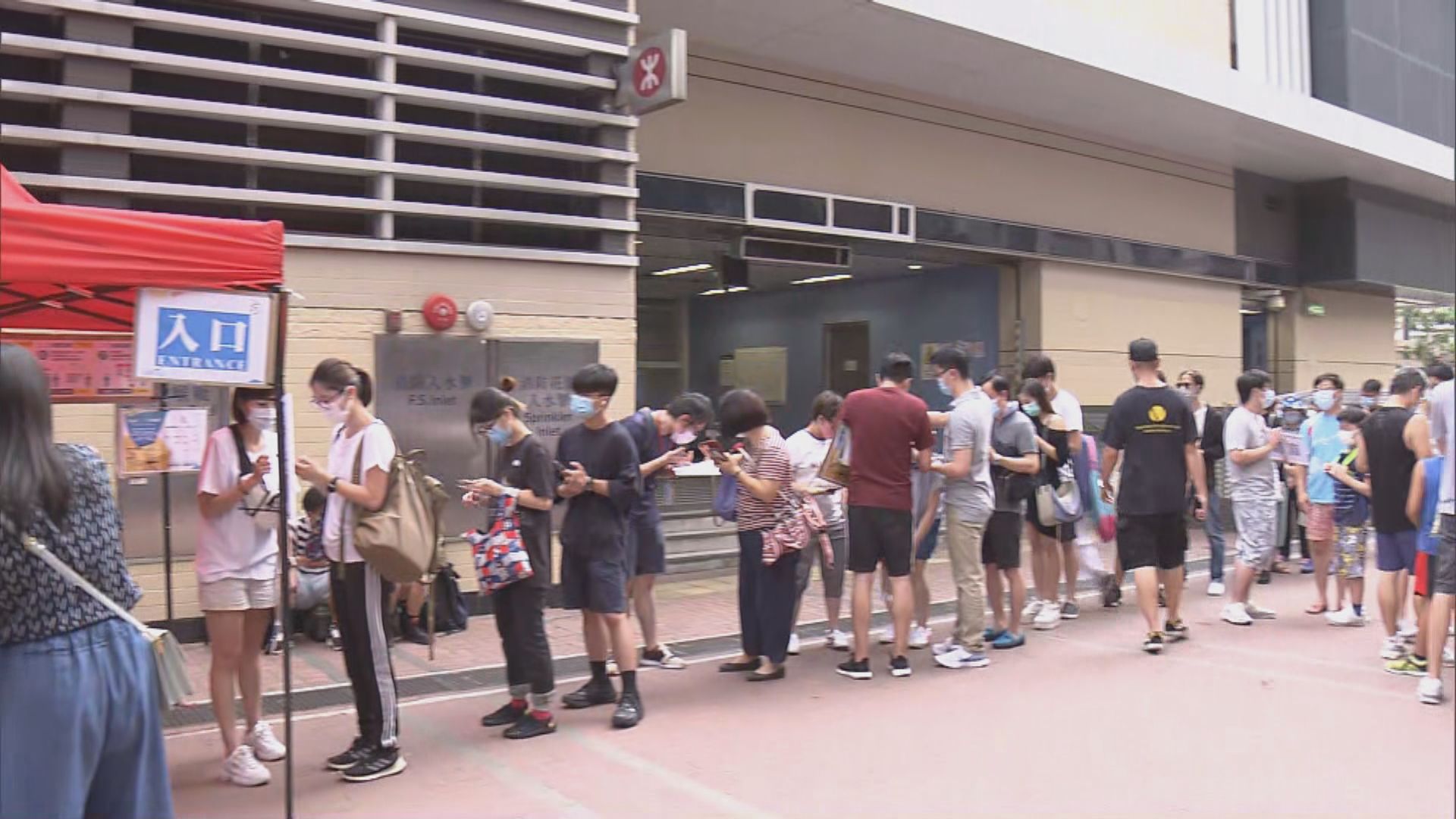 民主派立會選舉初選　黃埔附近服務站大批市民排隊