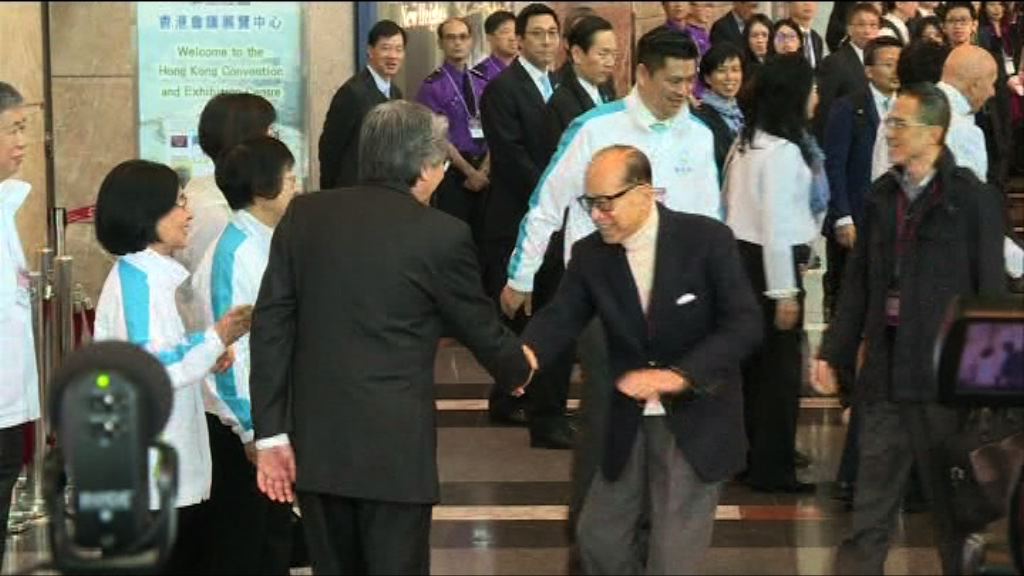 李嘉誠無回應提問　呂志和指林鄭較務實