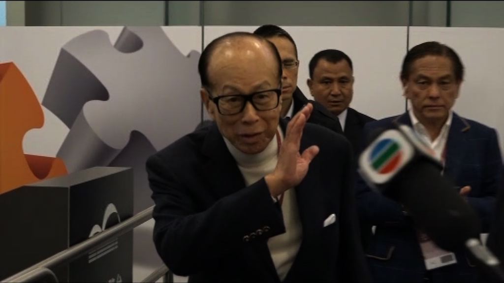 李嘉誠三父子未有透露投票取向